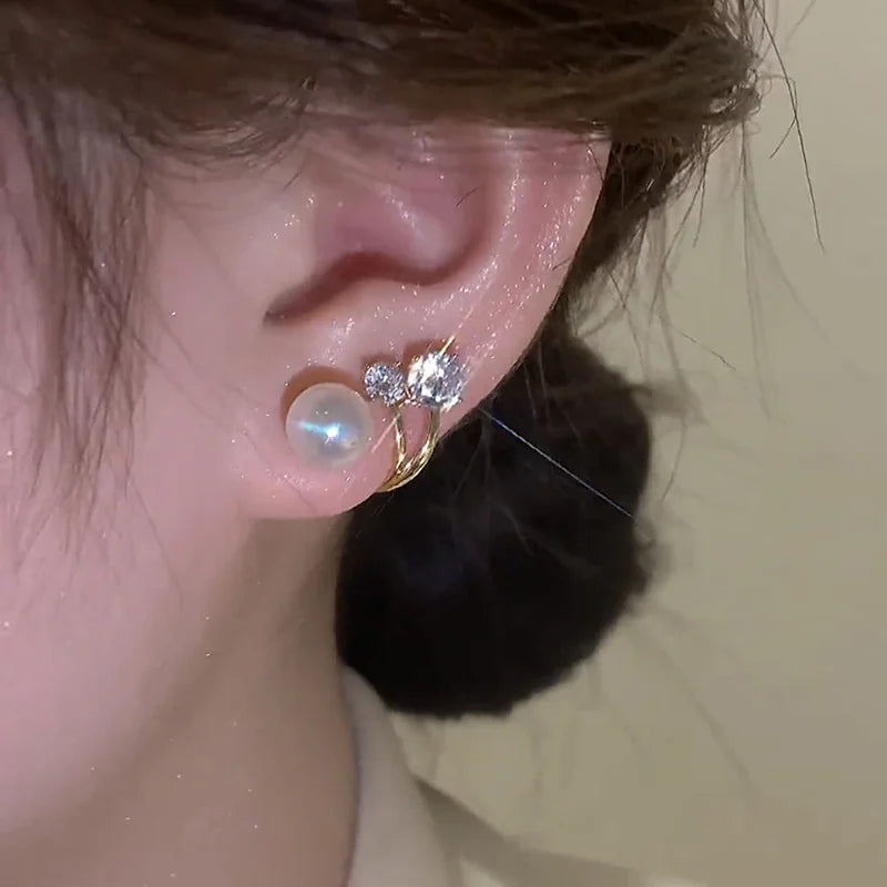 Korean Earing Pearl Claw Ear Hook Clip Earrings for Women Gold Color Zircon Crystal Earrings Fashion Jewelry New Year Gift