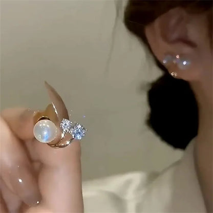 Korean Earing Pearl Claw Ear Hook Clip Earrings for Women Gold Color Zircon Crystal Earrings Fashion Jewelry New Year Gift